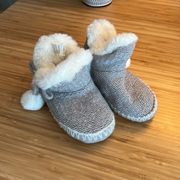 Toddler Faux Fur Sparkly Slippers - Picture 1 of 9